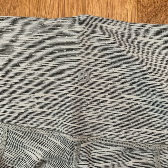 Wunder Under Crop*roll down* scalloped size 6 - Picture 2 of 4